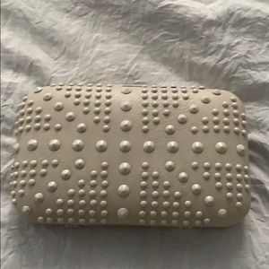 Studded clutch